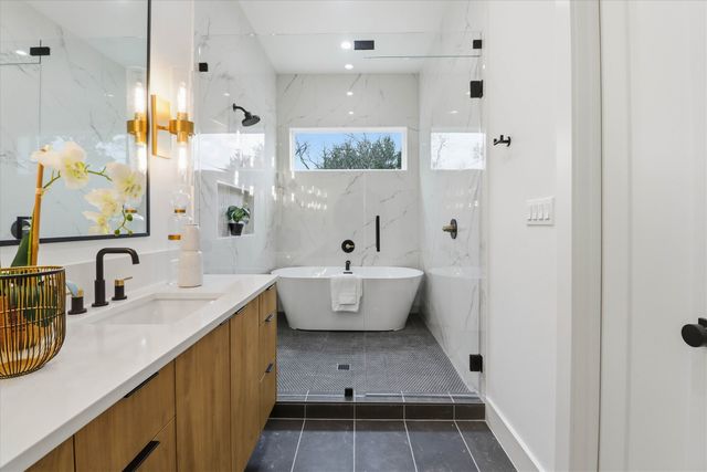 628 Wayne Street, Dallas, TX 75223