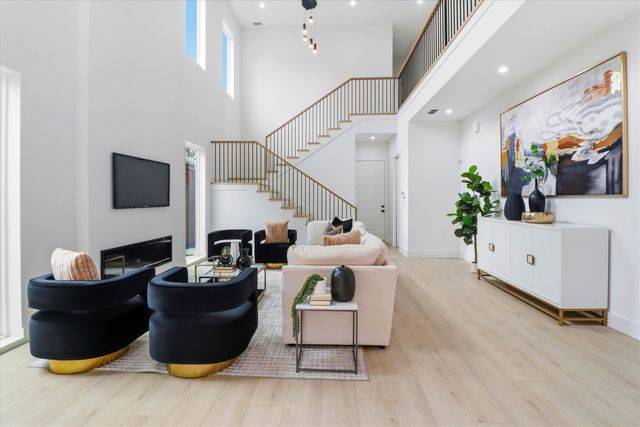 628 Wayne Street, Dallas, TX 75223