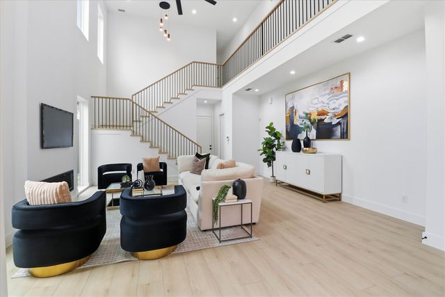 628 Wayne Street, Dallas, TX 75223