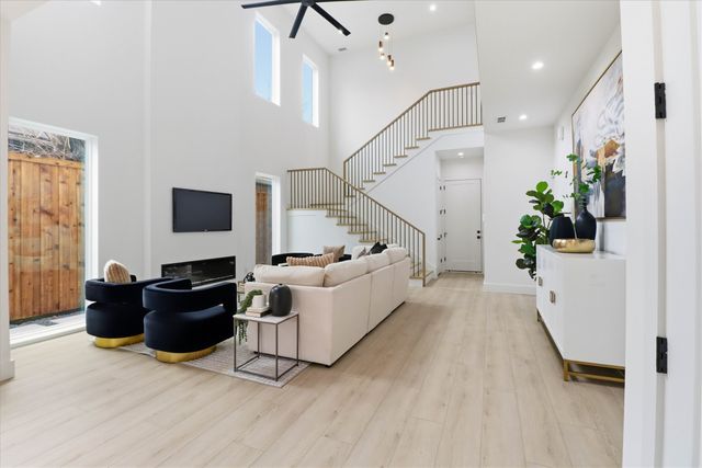 628 Wayne Street, Dallas, TX 75223