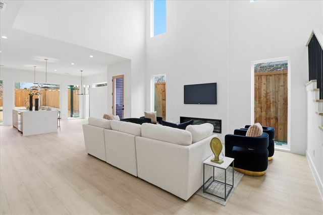 628 Wayne Street, Dallas, TX 75223