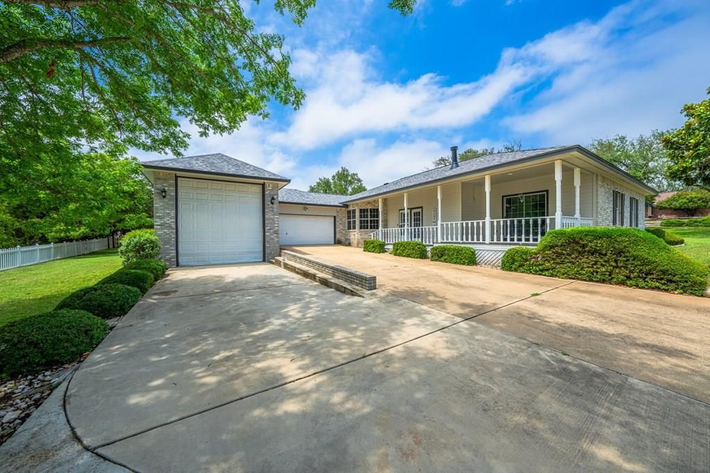 1701 Mountain Laurel, Kerrville, TX 78028