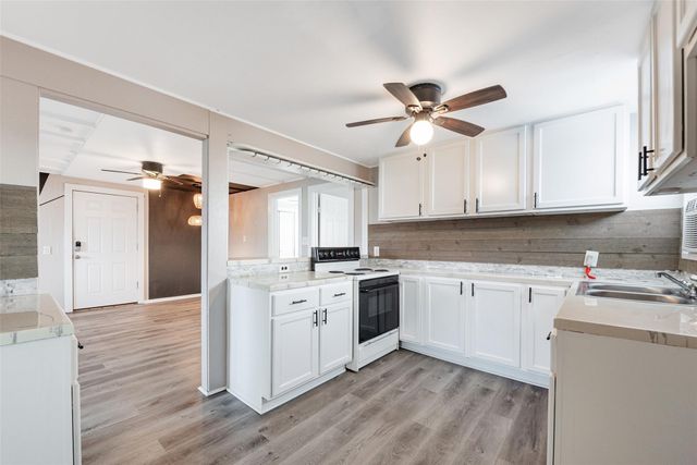 514 Texas Street, Surfside Beach, TX 77541