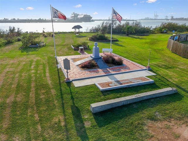 514 Texas Street, Surfside Beach, TX 77541