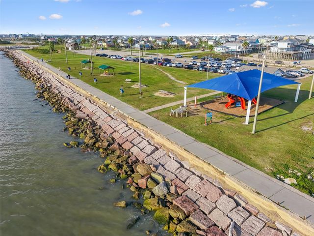 514 Texas Street, Surfside Beach, TX 77541