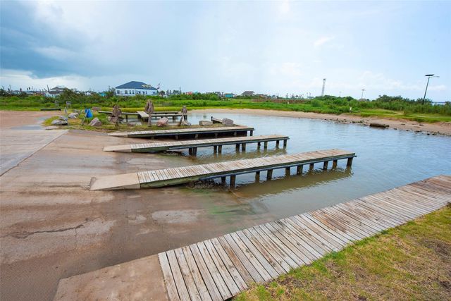 514 Texas Street, Surfside Beach, TX 77541