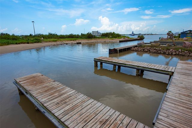 514 Texas Street, Surfside Beach, TX 77541