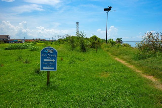 514 Texas Street, Surfside Beach, TX 77541