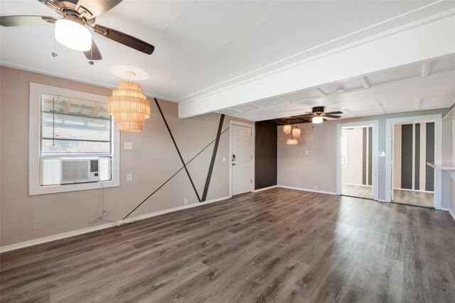 514 Texas Street, Surfside Beach, TX 77541