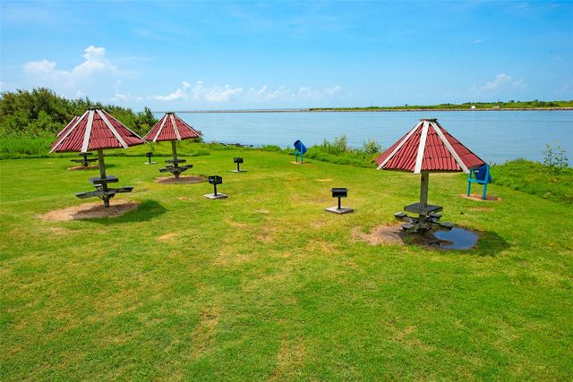 514 Texas Street, Surfside Beach, TX 77541