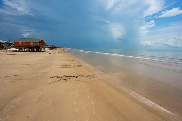 514 Texas Street, Surfside Beach, TX 77541