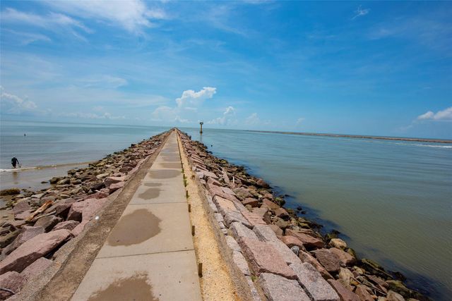 514 Texas Street, Surfside Beach, TX 77541