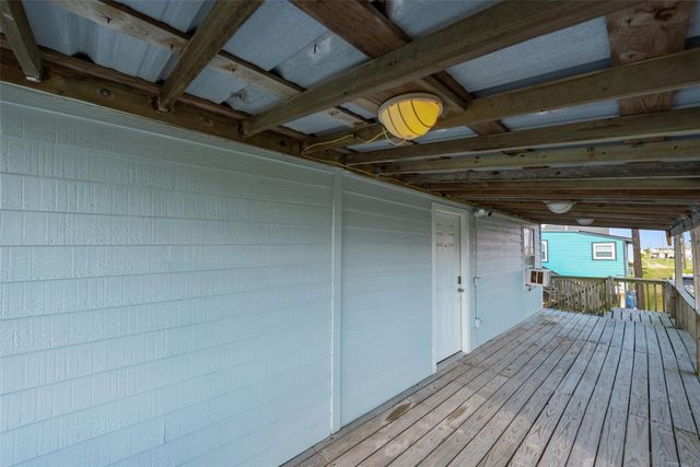 514 Texas Street, Surfside Beach, TX 77541