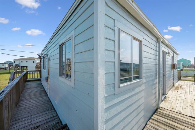 514 Texas Street, Surfside Beach, TX 77541