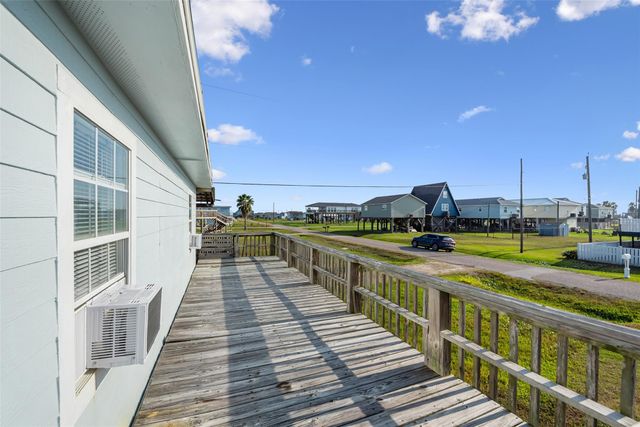 514 Texas Street, Surfside Beach, TX 77541