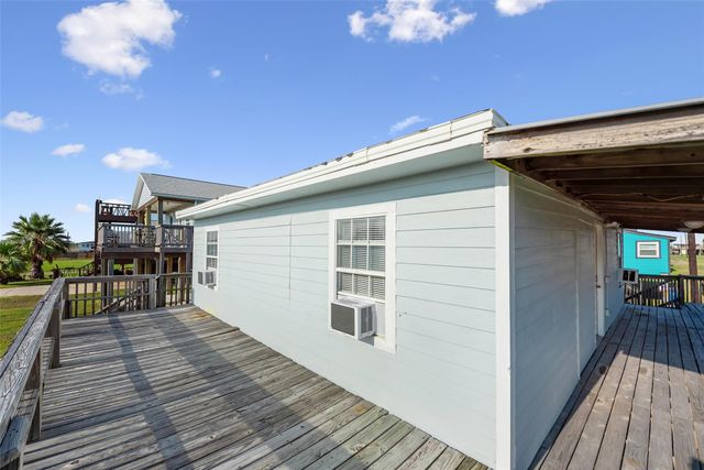 514 Texas Street, Surfside Beach, TX 77541