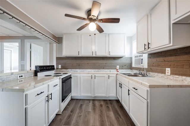 514 Texas Street, Surfside Beach, TX 77541