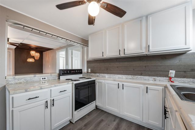 514 Texas Street, Surfside Beach, TX 77541