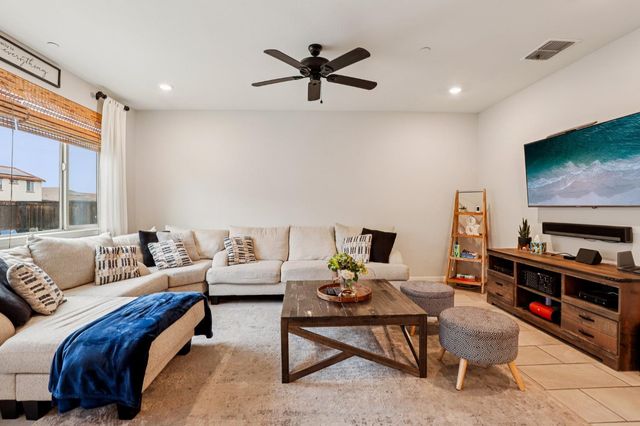 9419 Varietal Ct, Sacramento, CA 95829