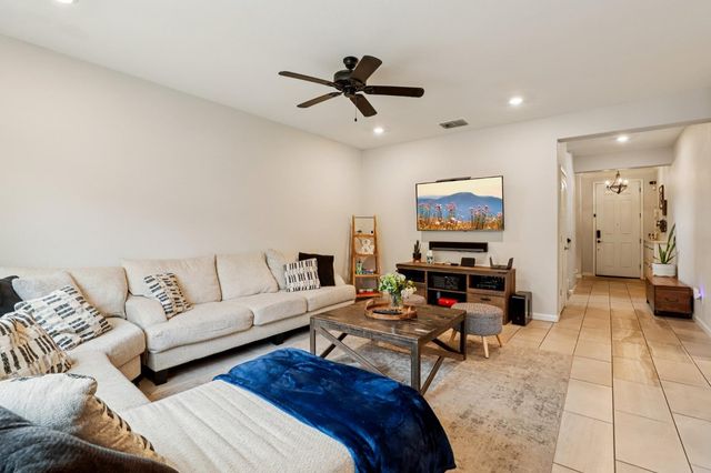 9419 Varietal Ct, Sacramento, CA 95829