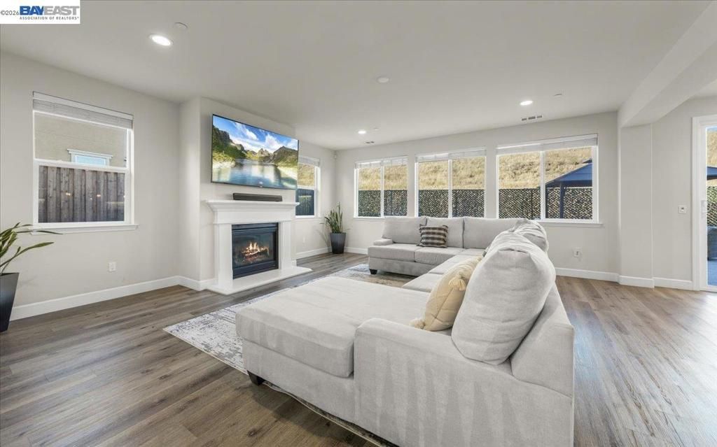 Image 10 of property listing at 5341 Promontory Way, Antioch, CA 94531