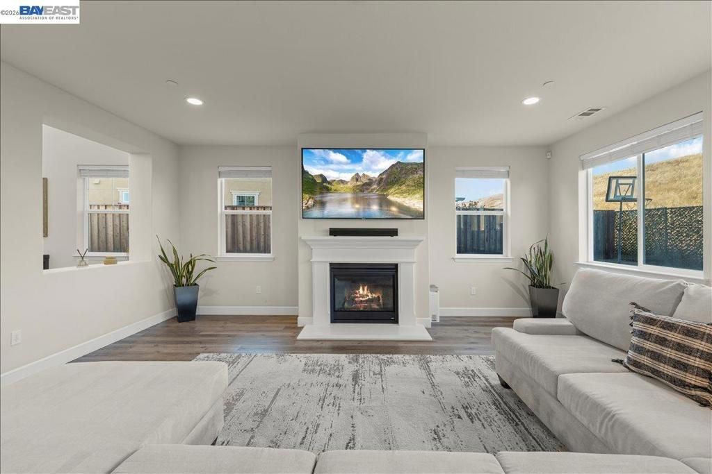 Image 8 of property listing at 5341 Promontory Way, Antioch, CA 94531