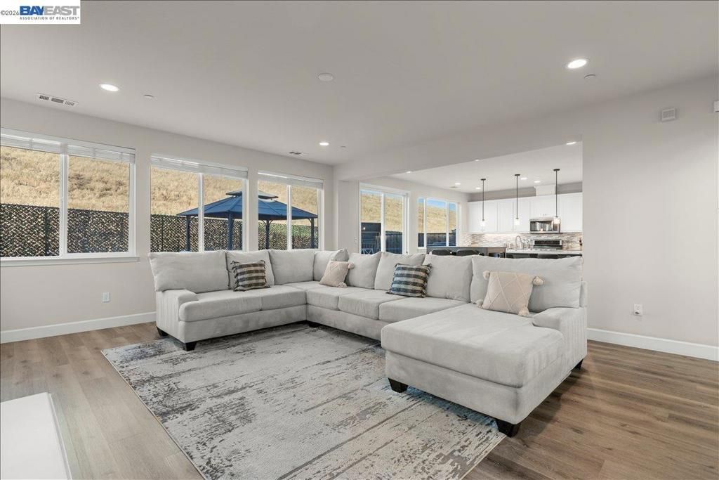 Image 9 of property listing at 5341 Promontory Way, Antioch, CA 94531