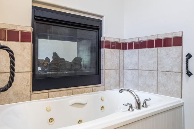 300 Camino De Las Huertas, Placitas, NM 87043