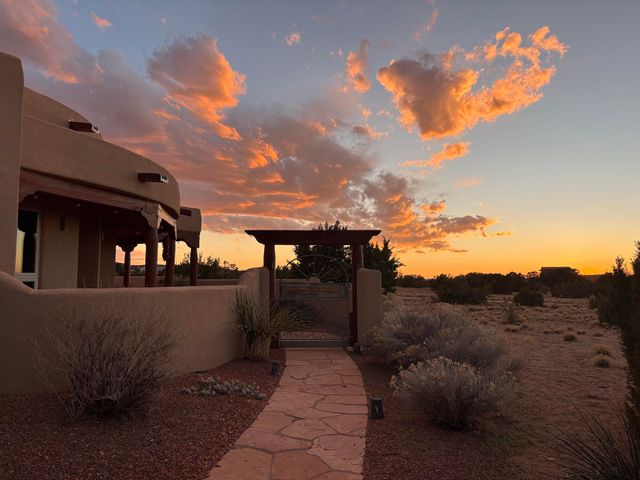 300 Camino De Las Huertas, Placitas, NM 87043
