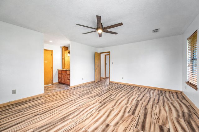 1095 County Road 423, Alvin, TX 77511