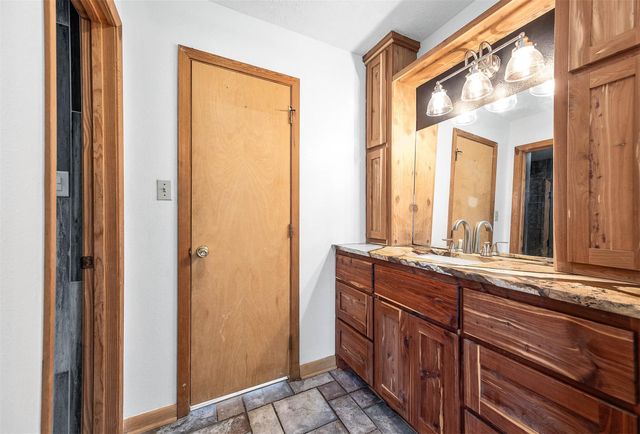 1095 County Road 423, Alvin, TX 77511