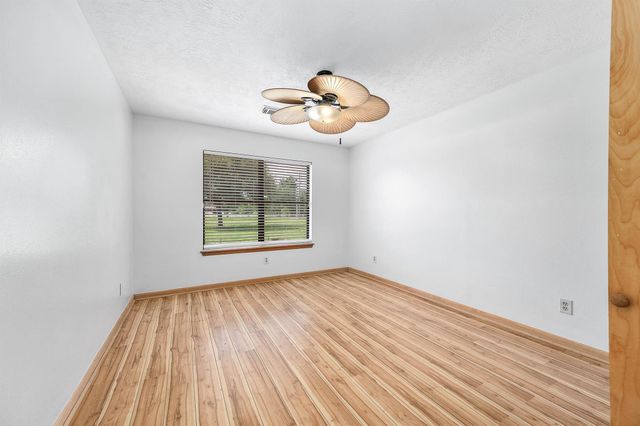 1095 County Road 423, Alvin, TX 77511
