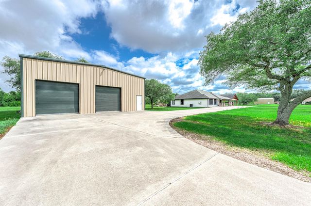 1095 County Road 423, Alvin, TX 77511