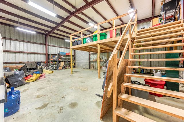 1095 County Road 423, Alvin, TX 77511