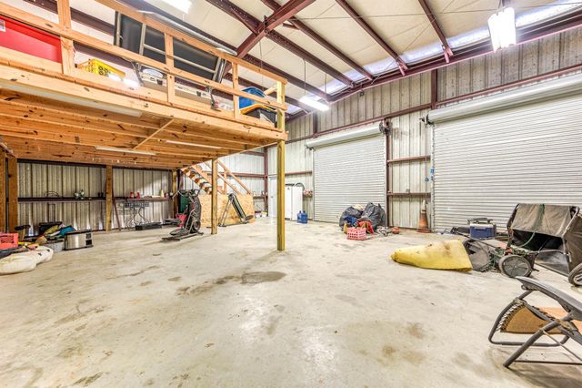 1095 County Road 423, Alvin, TX 77511