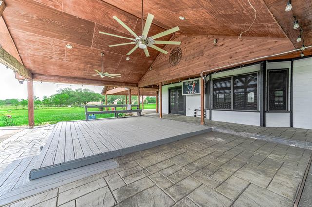 1095 County Road 423, Alvin, TX 77511