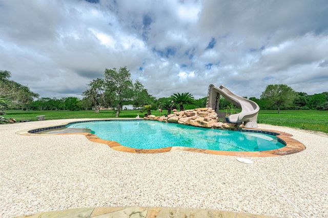 1095 County Road 423, Alvin, TX 77511