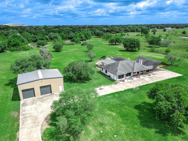 1095 County Road 423, Alvin, TX 77511