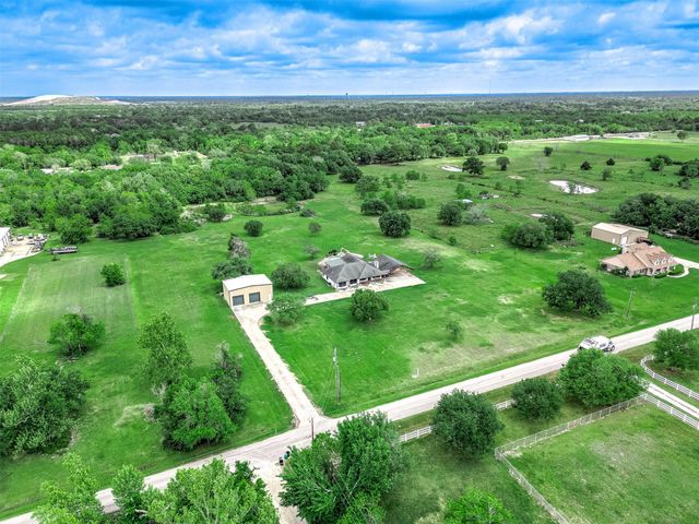 1095 County Road 423, Alvin, TX 77511