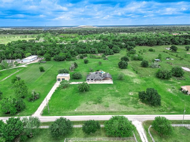 1095 County Road 423, Alvin, TX 77511