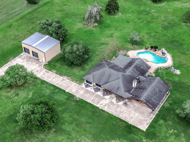1095 County Road 423, Alvin, TX 77511