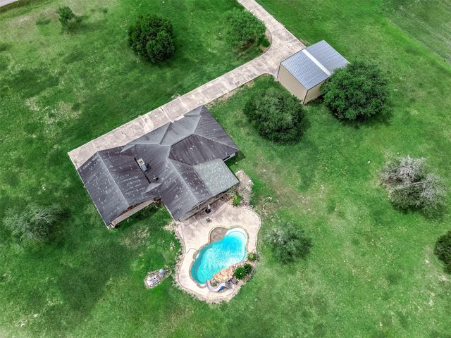 1095 County Road 423, Alvin, TX 77511