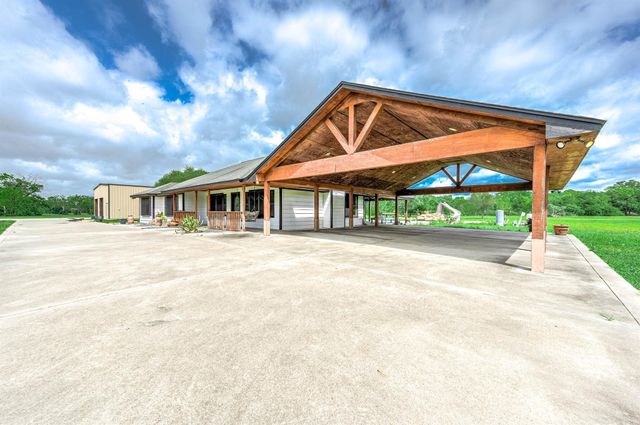 1095 County Road 423, Alvin, TX 77511