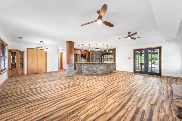 1095 County Road 423, Alvin, TX 77511