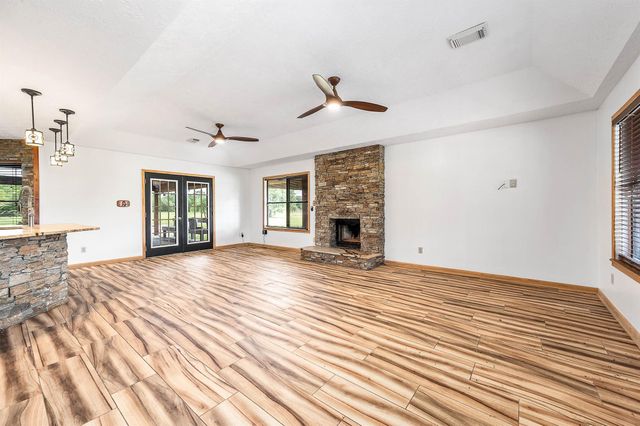 1095 County Road 423, Alvin, TX 77511