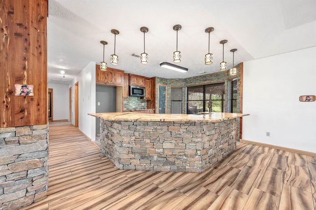 1095 County Road 423, Alvin, TX 77511