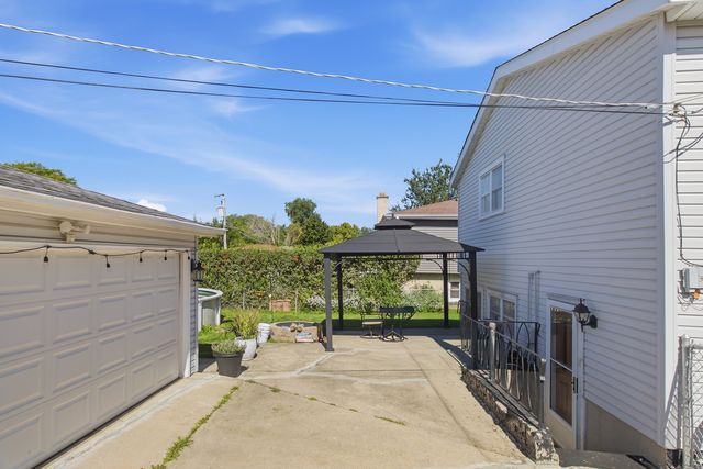 526 N Edgewood Avenue, Lombard, IL 60148