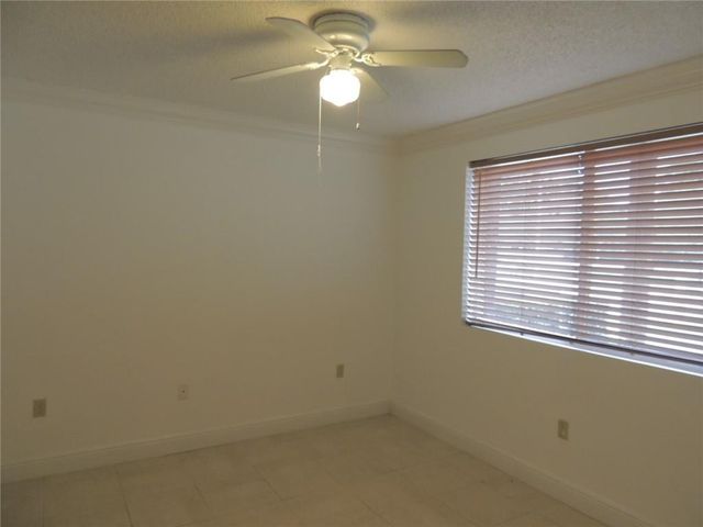 9905 Westwood Drive 16-3, Tamarac, FL 33321