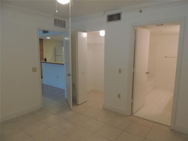 9905 Westwood Drive 16-3, Tamarac, FL 33321