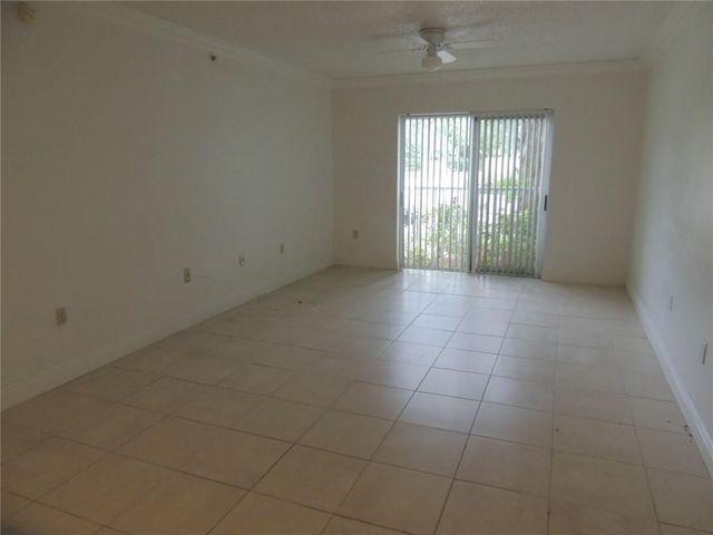 9905 Westwood Drive 16-3, Tamarac, FL 33321